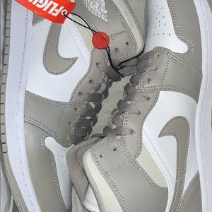 Air Jordan’s 1 mid light bone